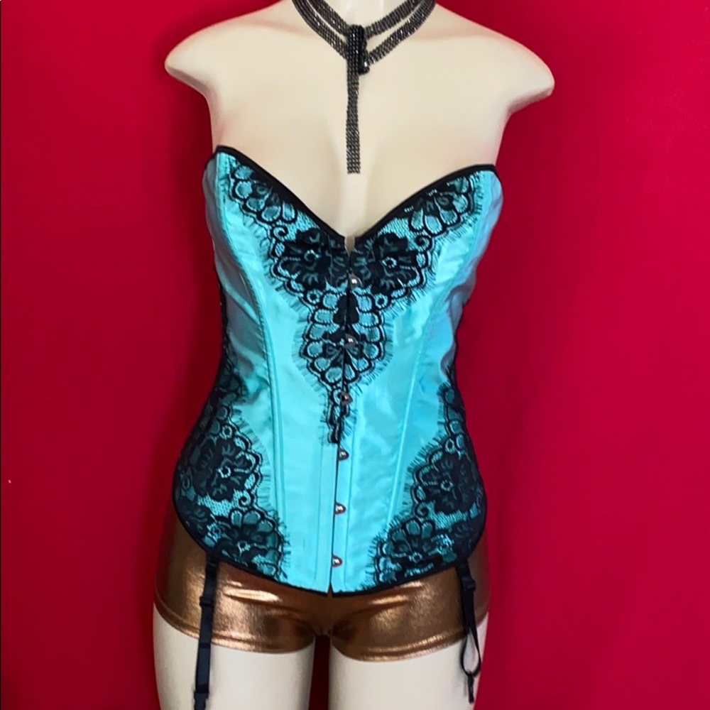 Corset - Picture 2 of 6